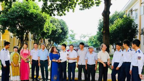 Lo toan nhiều bề để trại sáng tác thành công