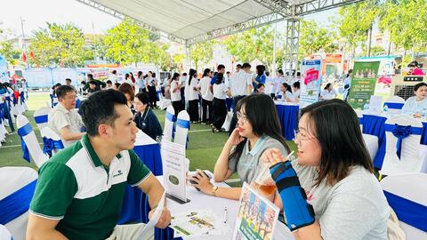 Thị trường lao động cuối năm: Đầu việc tăng vẫn khó tuyển người