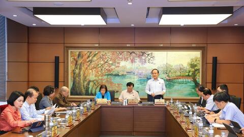 Người dân đổ xô tích trữ vàng, tiền đâu sản xuất kinh doanh?