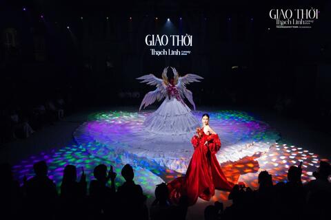 Nhà thiết kế Thạch Linh kể chuyện “Giao thời” bằng ngôn ngữ thời trang