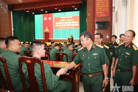 Trường Sĩ quan Lục quân 2 ân cần, chu đáo đón mừng chiến sĩ mới