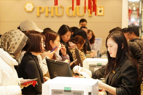 Giá bạc thế giới biến động mạnh, giảm liên tiếp