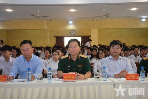 Hơn 500 học sinh TP Hồ Chí Minh tìm hiểu cơ hội học tập trong Quân đội