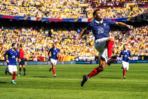 Pháp chiến thắng áp đảo, nhấn chìm Colombia trong thế trận một chiều