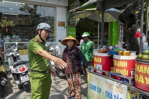 Lập lại trật tự vỉa hè