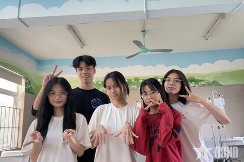 Sinh viên Đại học Bách Khoa Hà Nội mở lớp học SAT miễn phí