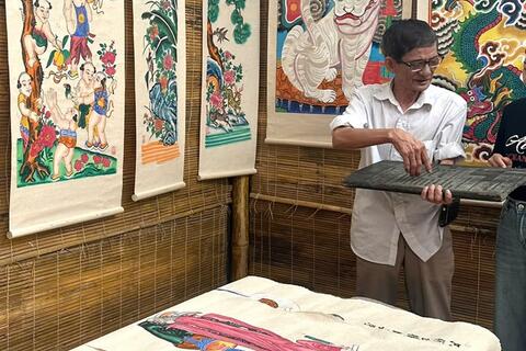 Tranh Hàng Trống và sứ mệnh lưu giữ hồn cốt văn hóa Việt