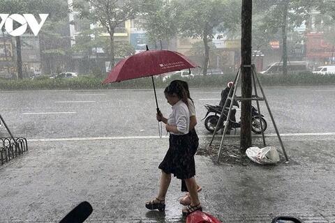 Thời tiết hôm nay (18-4): Bắc Bộ có mưa rào rải rác và có nơi có dông