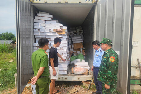 Quảng Ninh: Phát hiện, thu giữ hơn 25 tấn thực phẩm không rõ nguồn gốc