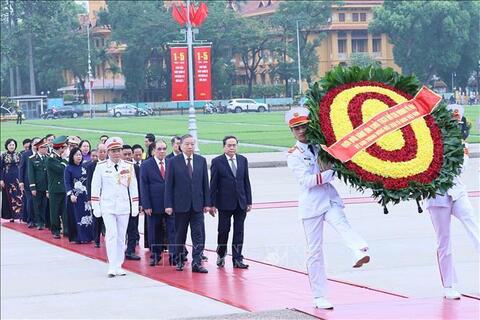 Lãnh đạo Đảng, Nhà nước đặt vòng hoa, vào Lăng viếng Chủ tịch Hồ Chí Minh