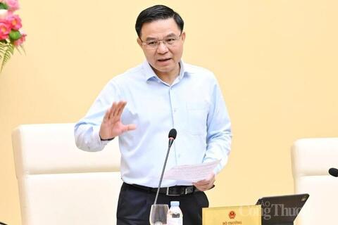 Bộ trưởng Lê Mạnh Hùng làm việc với Cục Quản lý và Phát triển thị trường trong nước