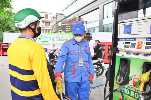 Bộ Công Thương đề nghị các địa phương giám sát chặt triển khai xăng E10