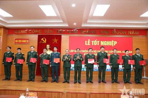 Học viện Chính trị bế giảng lớp hoàn thiện cán bộ chính trị cấp trung, sư đoàn