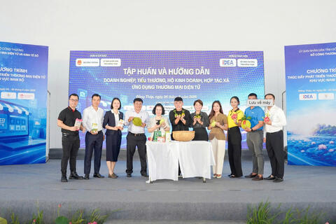 Giá cao hơn hàng chợ, vì sao livestream nông sản vẫn đắt khách?