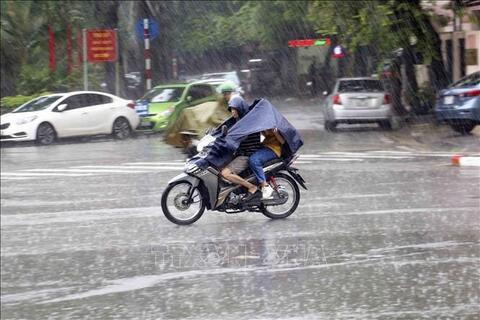 Thời tiết hôm nay (7-8): Đề phòng mưa dông, lốc, sét, mưa đá ở nhiều nơi