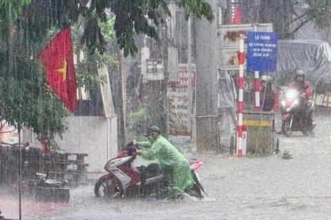 Thời tiết hôm nay (18-8): Bắc Bộ bước vào đợt mưa lớn