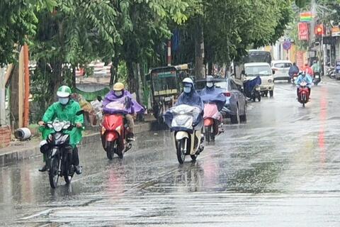Thời tiết hôm nay (26-8): Áp thấp nhiệt đới trên Biển Đông (suy yếu từ bão số 4)