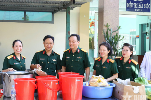 Bệnh viện Quân y 4 lan tỏa nghĩa tình từ “Bữa ăn yêu thương”