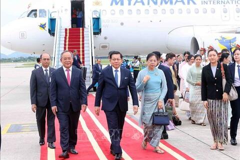 Tổng thống Myanmar và phu nhân đến Hà Nội, bắt đầu thăm chính thức Việt Nam