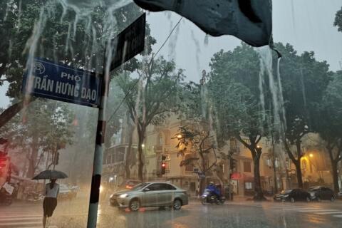 Thời tiết hôm nay (16-9): Mưa lớn bao trùm nhiều nơi, đề phòng lốc, sét, sạt lở
