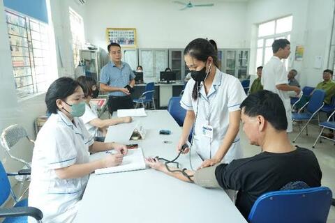 Củng cố y tế cơ sở, lấy sức khỏe nhân dân làm thước đo