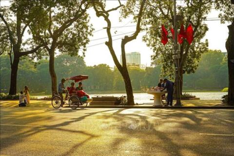 Thời tiết hôm nay (9-10): Miền Bắc ngày nắng, sáng sớm trời lạnh, có nơi trời rét
