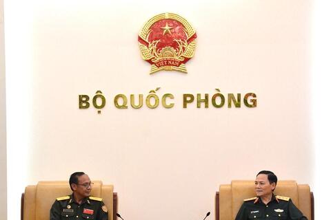 Thượng tướng Phạm Trường Sơn tiếp Cục trưởng Cục Tác chiến QĐND Lào