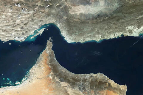 Mỹ - Iran căng thẳng tại Hormuz bất chấp lệnh ngừng bắn