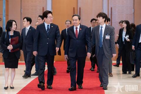 Chủ tịch Quốc hội Trần Thanh Mẫn hội kiến Tổng thống Hàn Quốc Lee Jae Myung