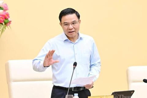 Bộ trưởng Lê Mạnh Hùng làm việc với Cục Quản lý và Phát triển thị trường trong nước