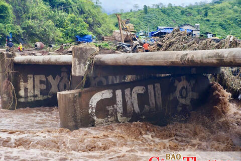 Lai Châu: Mưa lớn gây sạt lở nghiêm trọng, giao thông chia cắt
