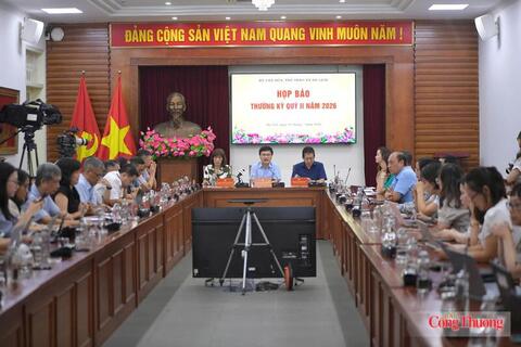 Xây dựng chủ quyền văn hóa trên không gian số: Kiểm soát nguy cơ, làm chủ dữ liệu