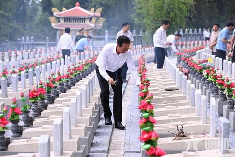Vẹn tròn đạo lý, thắm nghĩa tri ân