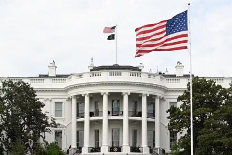 Tổng thống Trump ký sắc lệnh mới siết quyền công dân theo nơi sinh, mở rộng chống “du lịch sinh con”