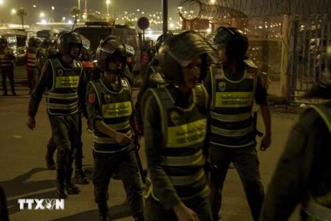 Morocco chặn hàng trăm người di cư vượt biên vào Ceuta