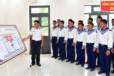 Pháp luật "đồng hành" với chiến sĩ