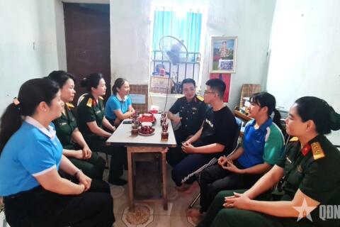 Điểm tựa từ những “mẹ đỡ đầu” ở Quân khu 4