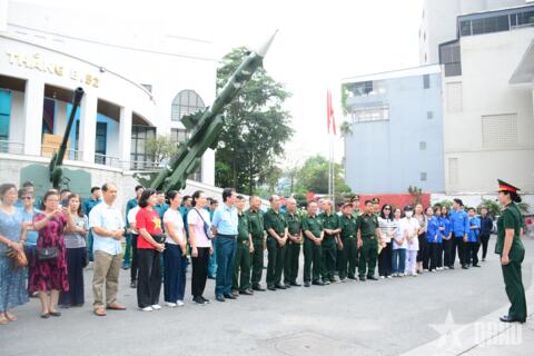 Phường Cửa Nam tổ chức tham quan Bảo tàng Chiến thắng B52
