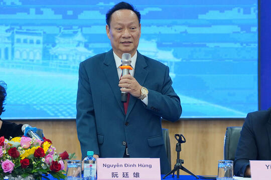 <a href="/doanh-nghiep2" title="Doanh nghiệp" rel="dofollow">Doanh nghiệp</a>