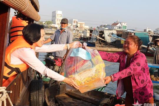 <a href="/tin-tieu-diem" title="Tin tiêu điểm" rel="dofollow">Tin tiêu điểm</a>