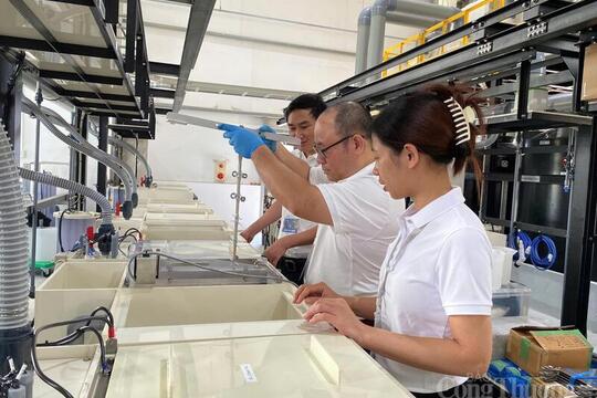 <a href="/doanh-nghiep2" title="Doanh nghiệp" rel="dofollow">Doanh nghiệp</a>