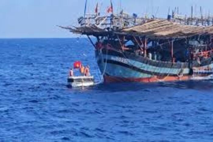 Quảng Ngãi: Tàu cá và 36 ngư dân gặp nạn được cứu