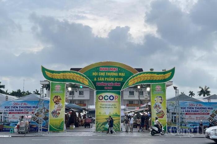 Sôi động hoạt động giao thương tại hội chợ sản phẩm OCOP Hưng Yên