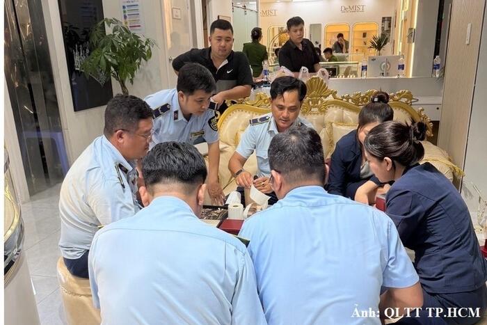 TP. Hồ Chí Minh: Liên tiếp phát hiện hàng giả mạo nhãn hiệu nổi tiếng