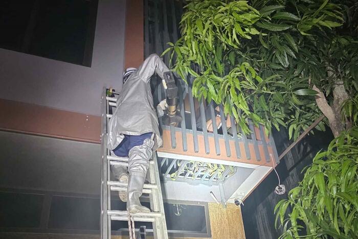 Hà Nội: Kịp thời cứu hai người mắc kẹt trong vụ cháy nhà dân