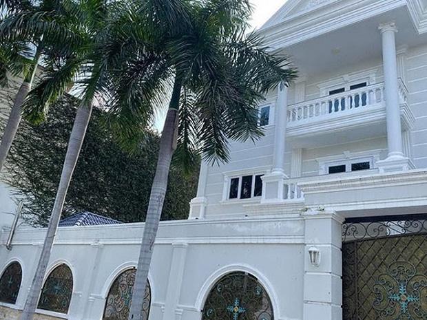 Khối tài sản của Phượng Chanel - Quách Ngọc Ngoan: Nàng có biệt thự tiền tỷ, chàng có trang trại 10.000m2 - Ảnh 6. Khối tài sản của Phượng Chanel - Quách Ngọc Ngoan: Nàng có biệt thự tiền tỷ, chàng có trang trại 10.000m2 - Ảnh 6.