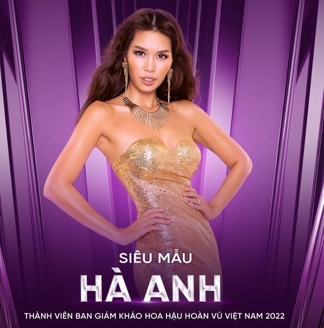 Siêu mẫu Hà Anh ngồi