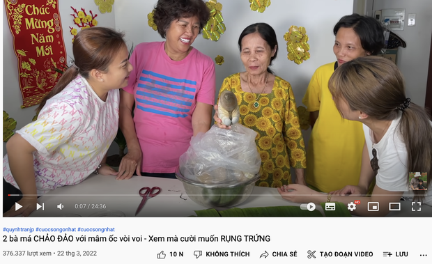 Quỳnh Trần JP công khai ăn 1 món có hình thù nhạy cảm, đến phụ huynh ngồi ăn ké cũng đỏ mặt vì ớn lạnh - Ảnh 1.