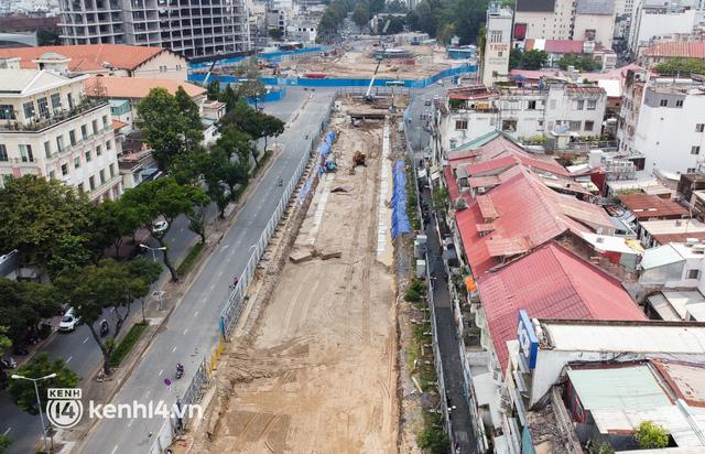 Người dân tại “đất vàng” TP.HCM vui mừng khi rào chắn công trình Metro sắp được tháo dỡ sau 8 năm - Ảnh 1.