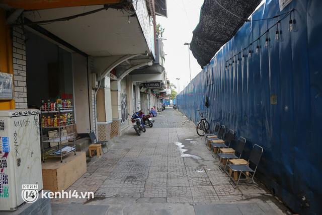 Người dân tại “đất vàng” TP.HCM vui mừng khi rào chắn công trình Metro sắp được tháo dỡ sau 8 năm - Ảnh 9.